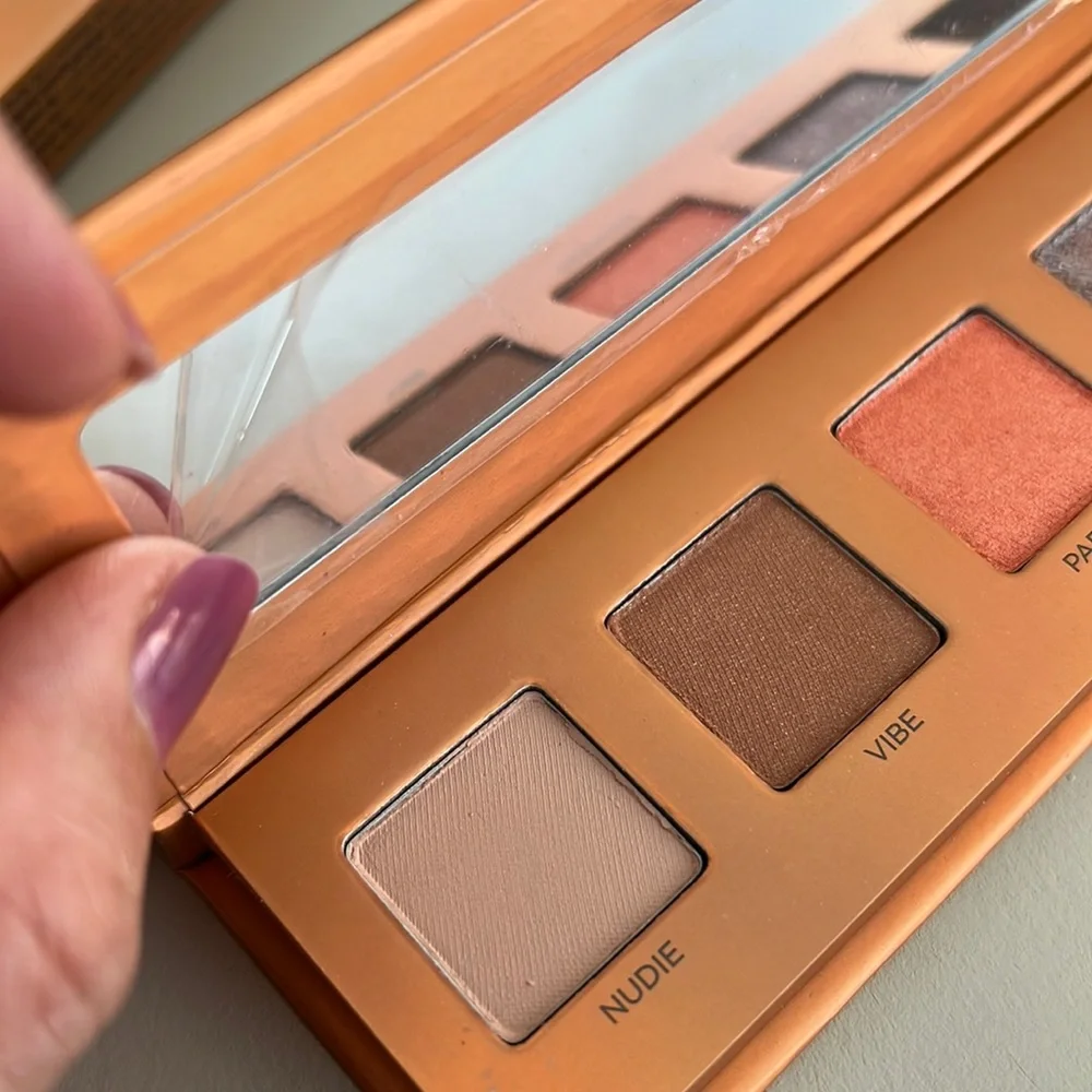 URBAN DECAY Lightbeam Eyeshadow Palette
